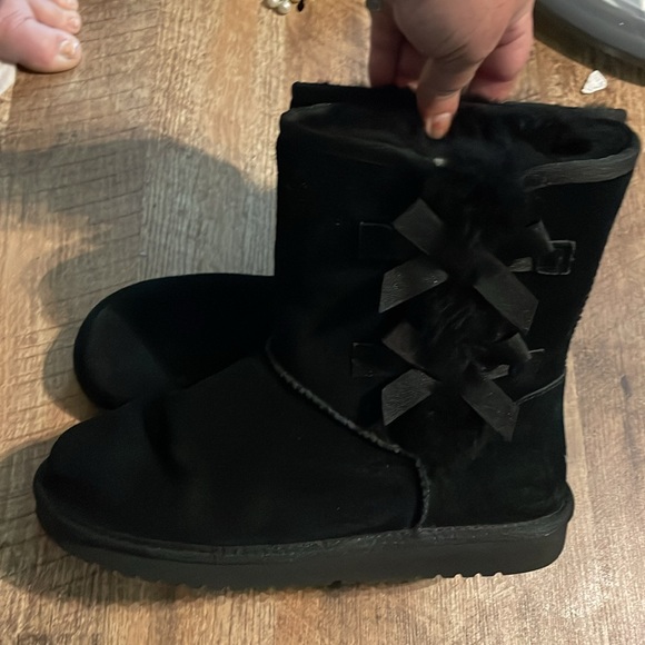 Kookaburra by Ugg Victoria Suede upper, decorative faux-fur details and bows - Picture 2 of 7